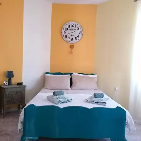 In Agiakampos (Volos)